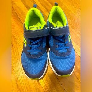Saucony Boys Size 4 Athletic Sneakers